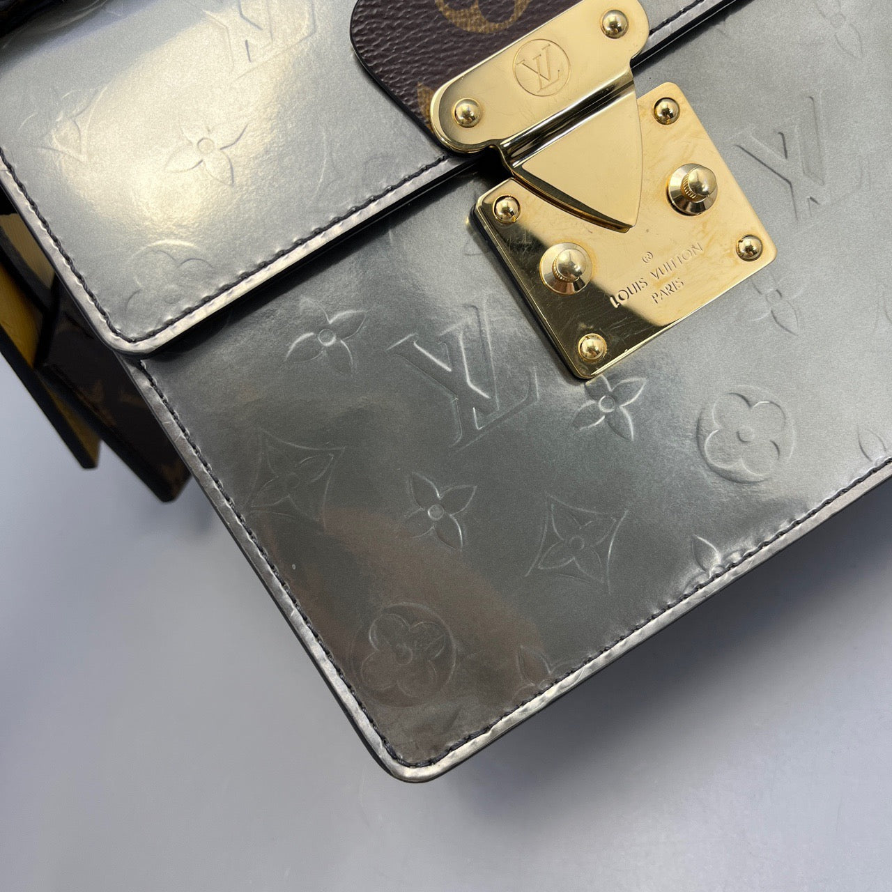 LOUIS VUITTON<br>Shoulder Bag