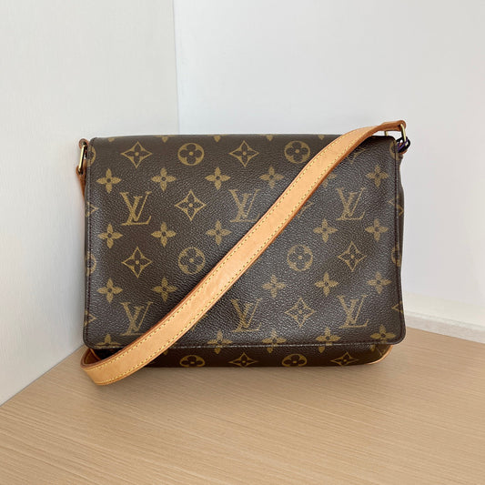 LOUIS VUITTON<br>Shoulder Bag