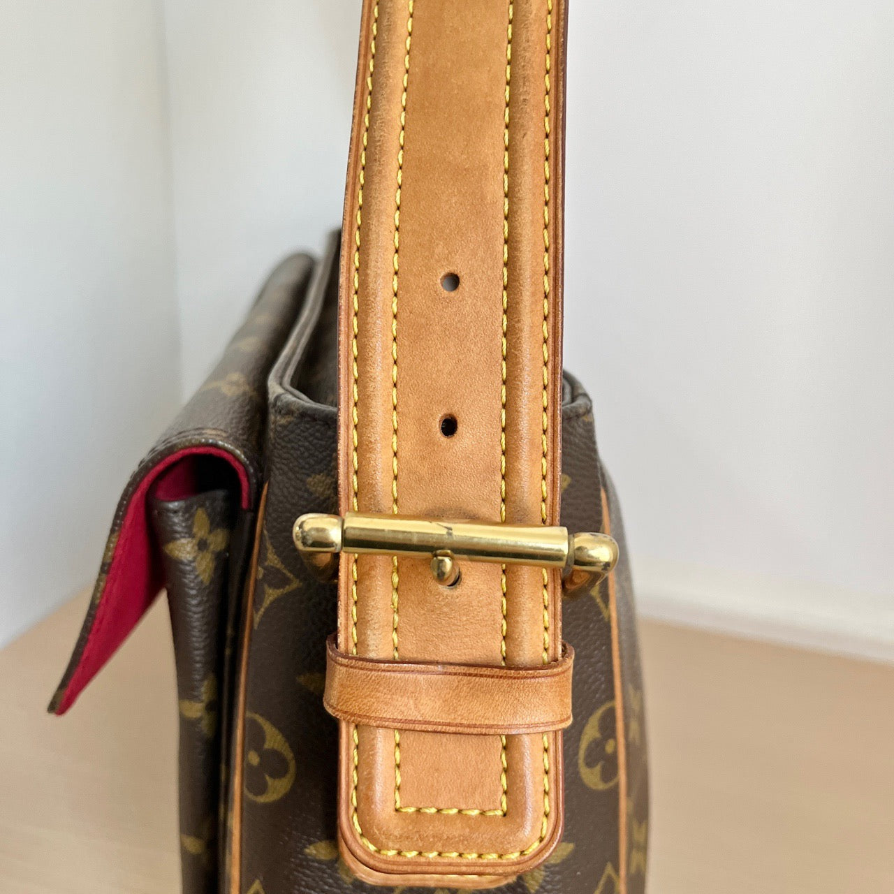 LOUIS VUITTON<br>Shoulder Bag