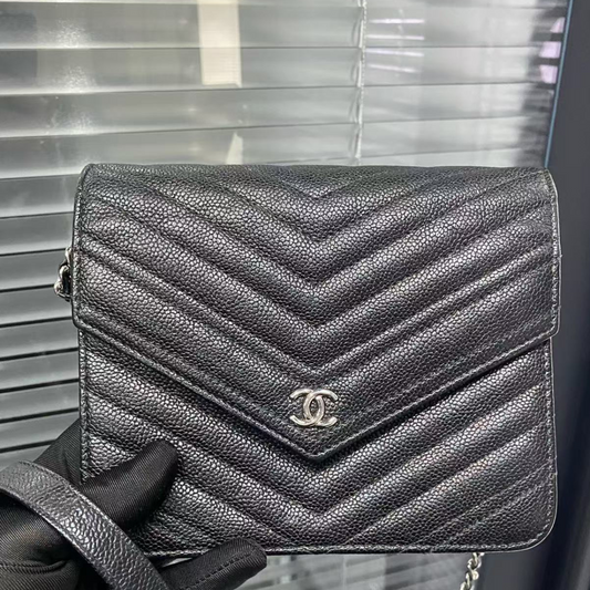 CHANEL<br> Chevron Wallet On Chain