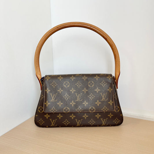 LOUIS VUITTON<br>Shoulder Bag