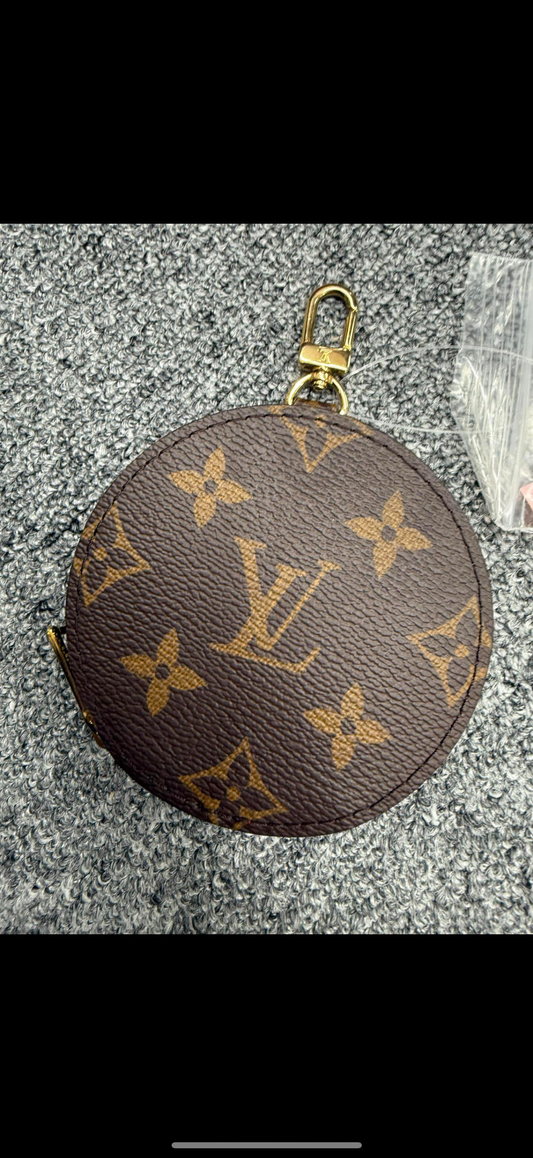Lv coin case