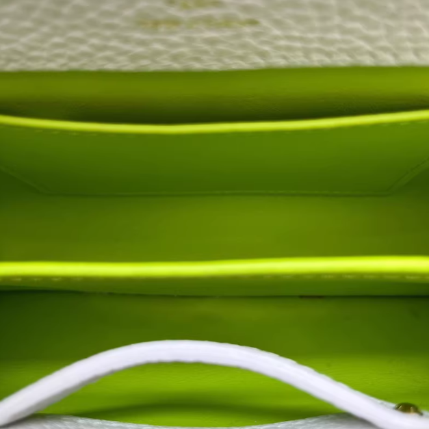 LOUIS VUITTON<br>Shoulder bag