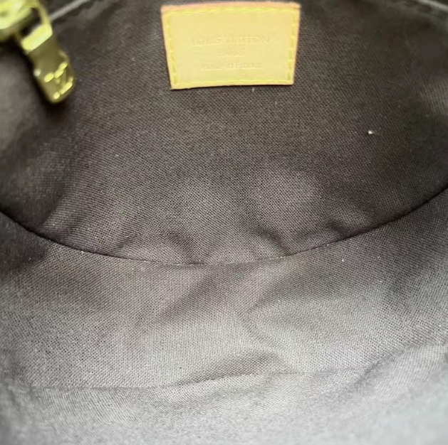 LOUIS VUITTON<br>Shoulder bag