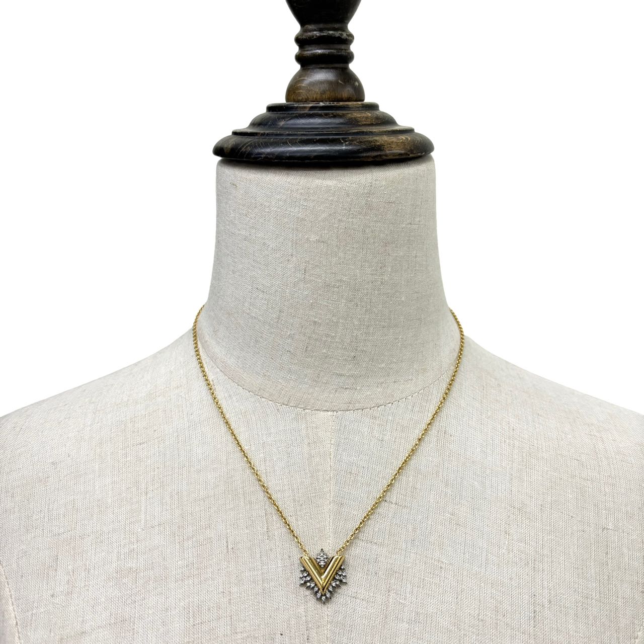 LOUIS VUITTON<br> Collier V Essentiel