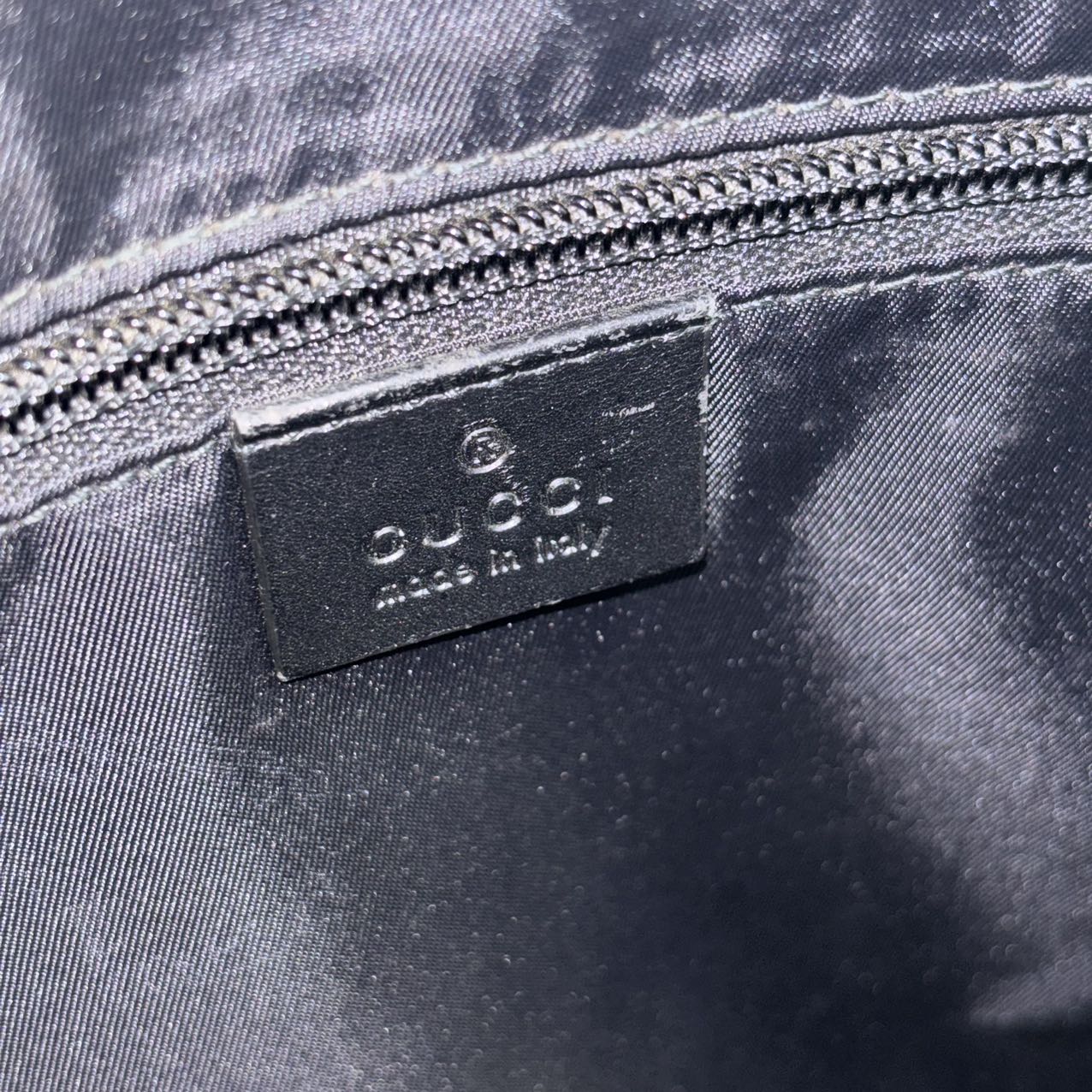 GUCCI <br> GG Supreme Messenger Bag