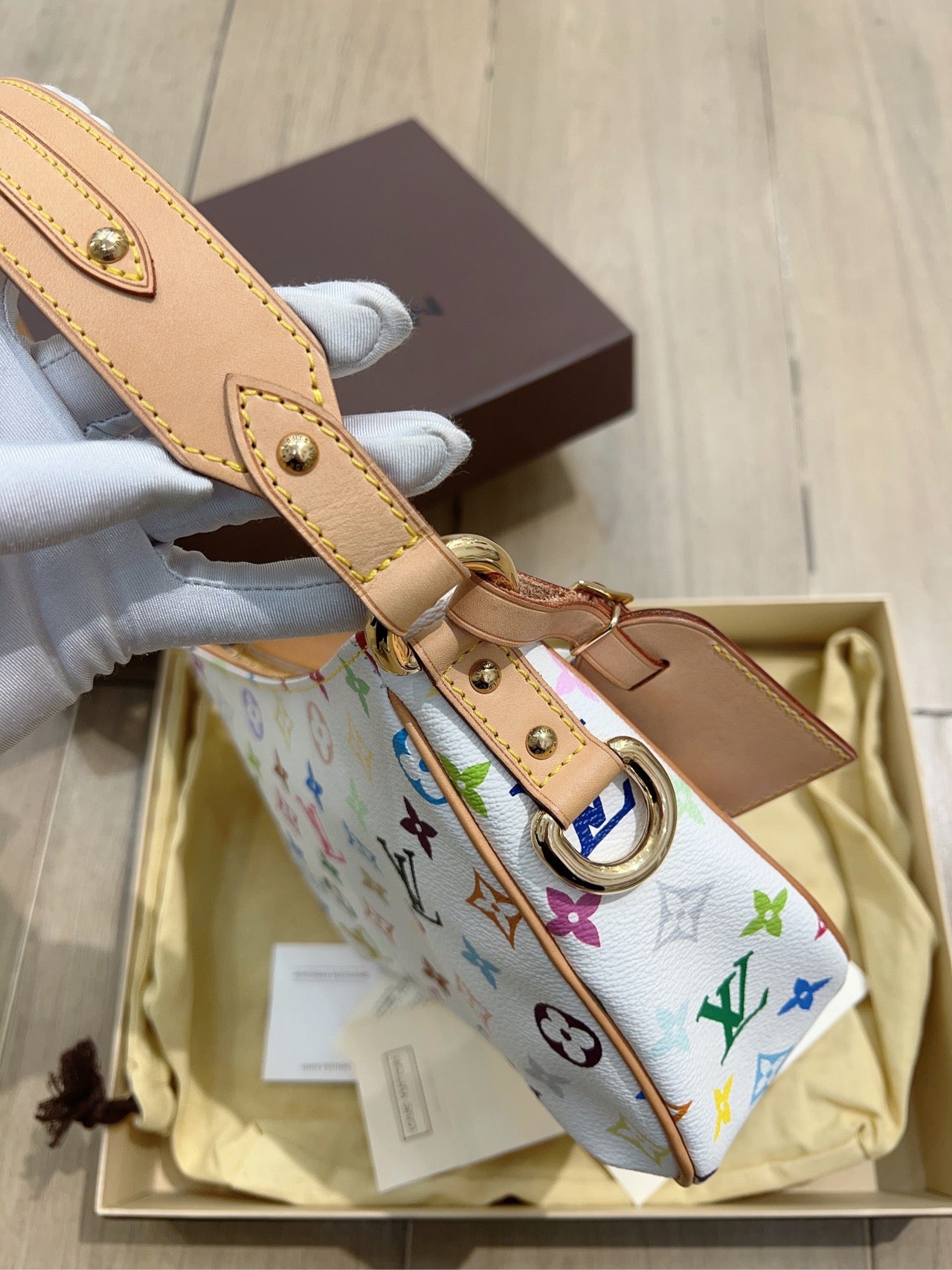 LOUIS VUITTON<br>hand bag