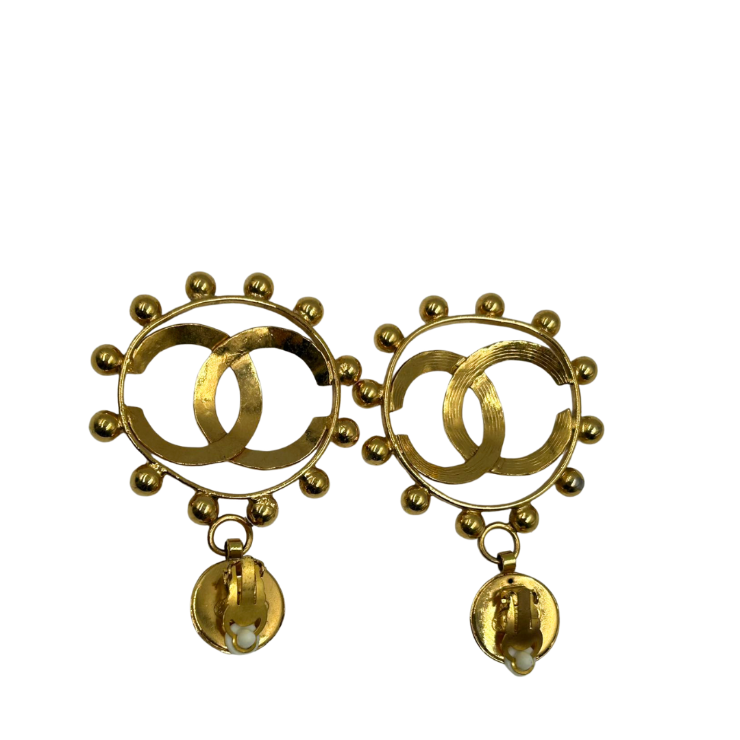 CHANEL<br>Gold Dangle Earrings Clip-On 25