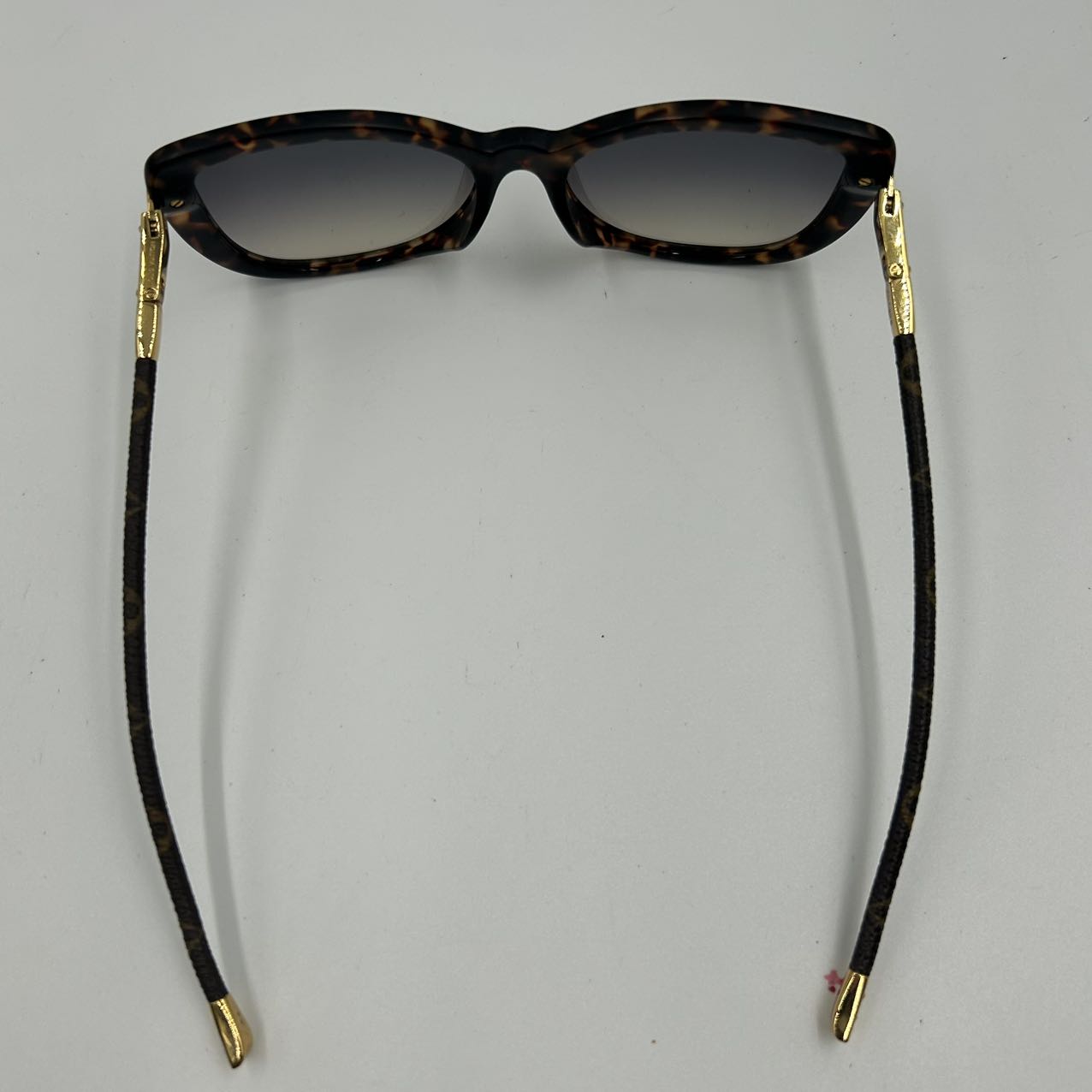 LOUIS VUITTON<br>Monogram Sunglasses