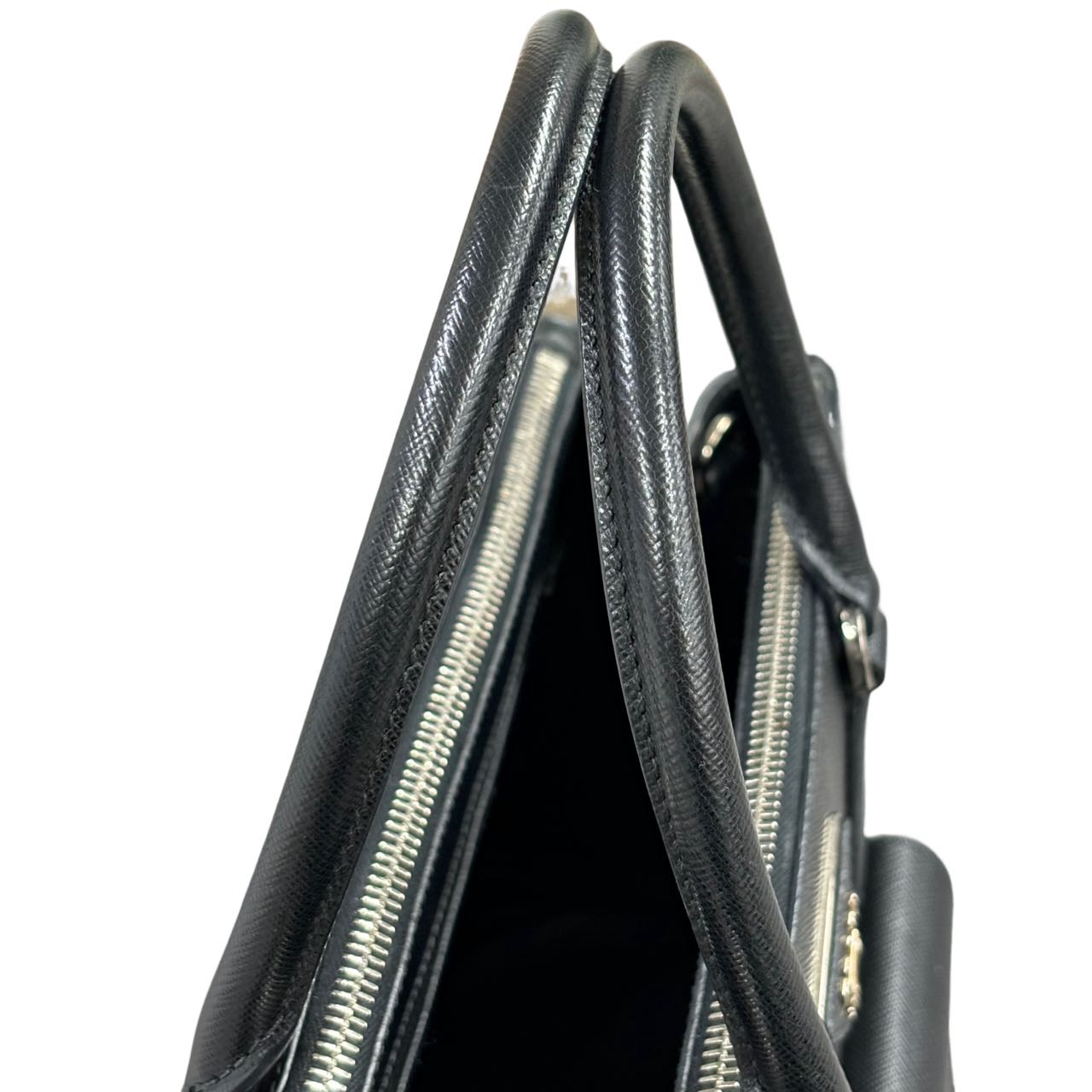 PRADA<br> Sac 2 voies en cuir Saffiano avec poche avant