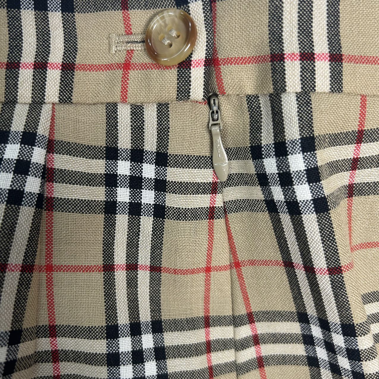 BURBERRY<br>Check Skirt