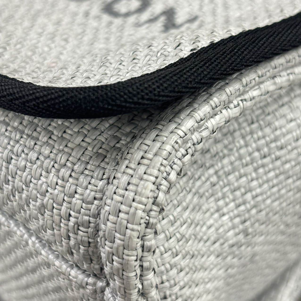 CHANEL<br> Sac messager à chaîne Deauville