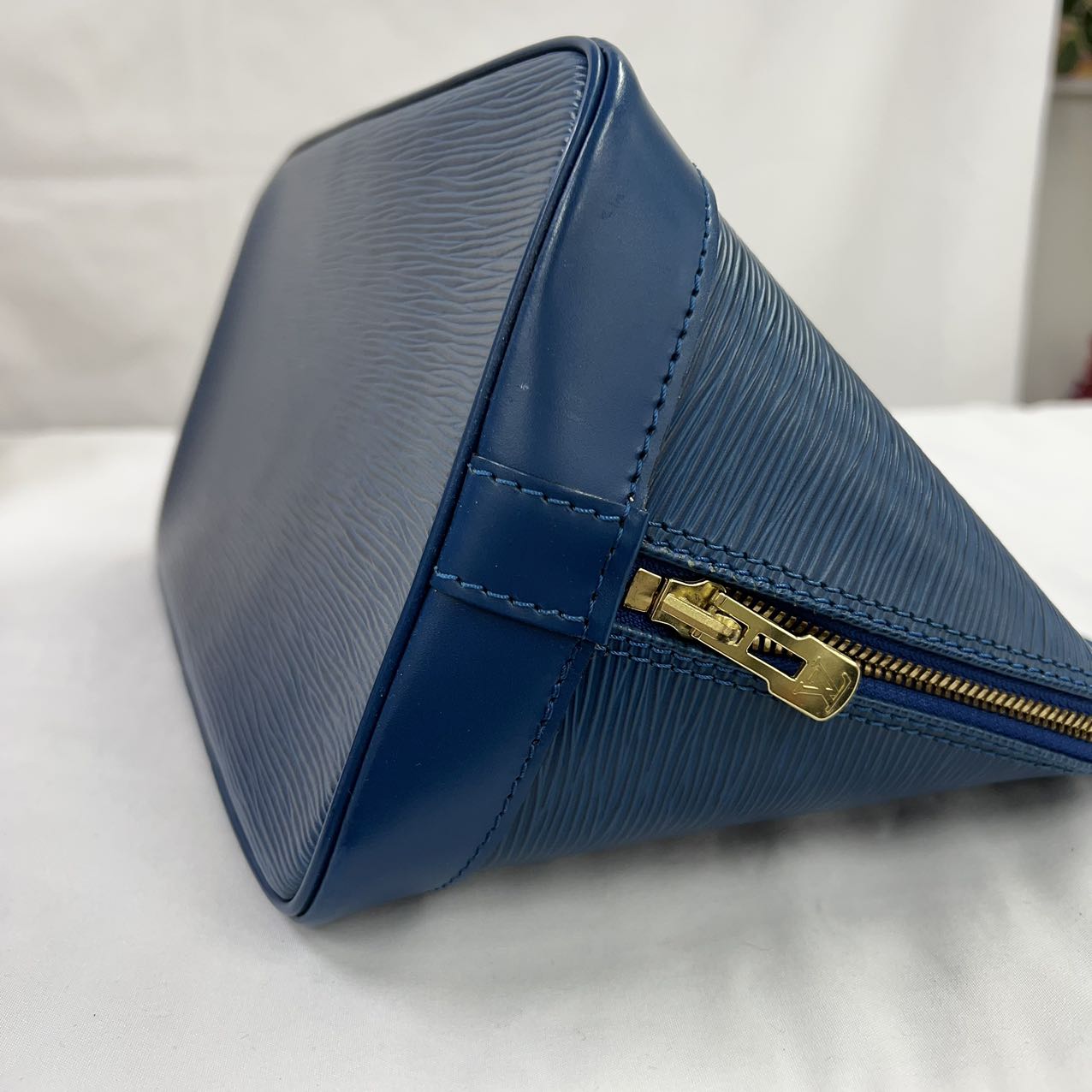 LOUIS VUITTON<br>Epi Arma Blue