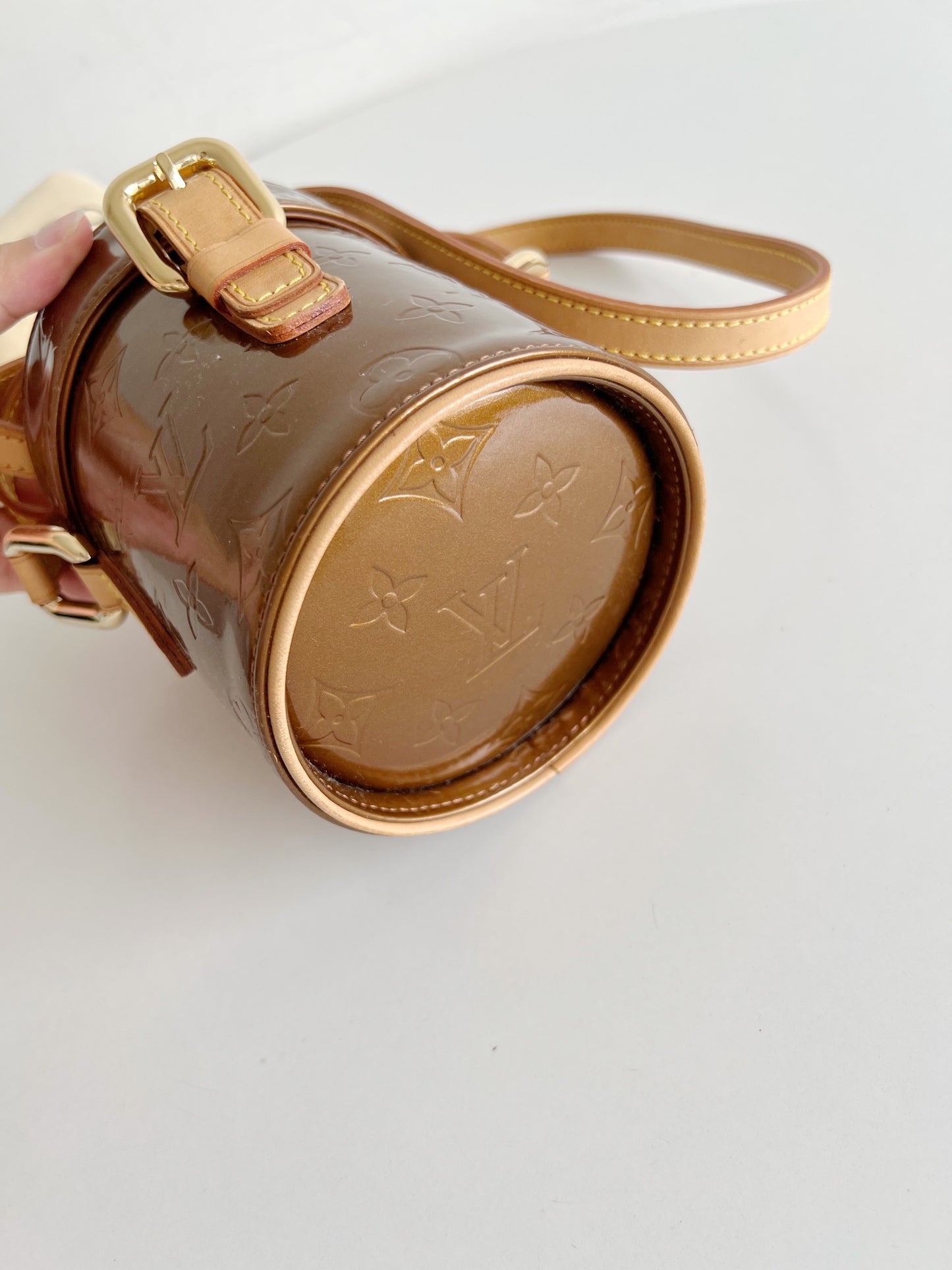 LOUIS VUITTON <br> Crossbody Bag