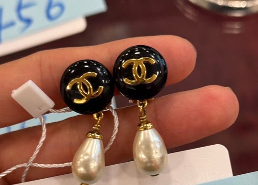 Chanel earing Pearl