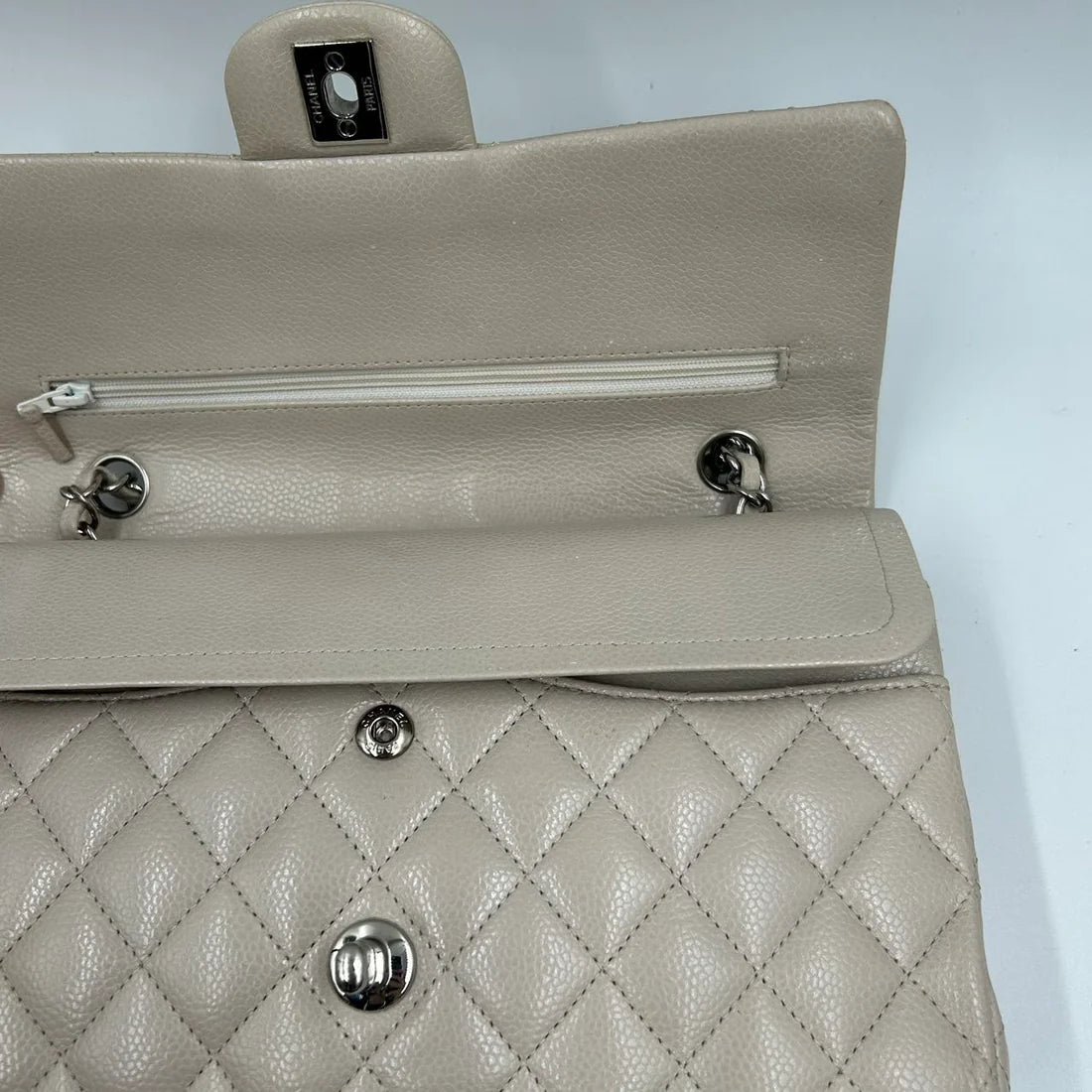 CHANEL<br> Matelassé-Kaviartasche Beige