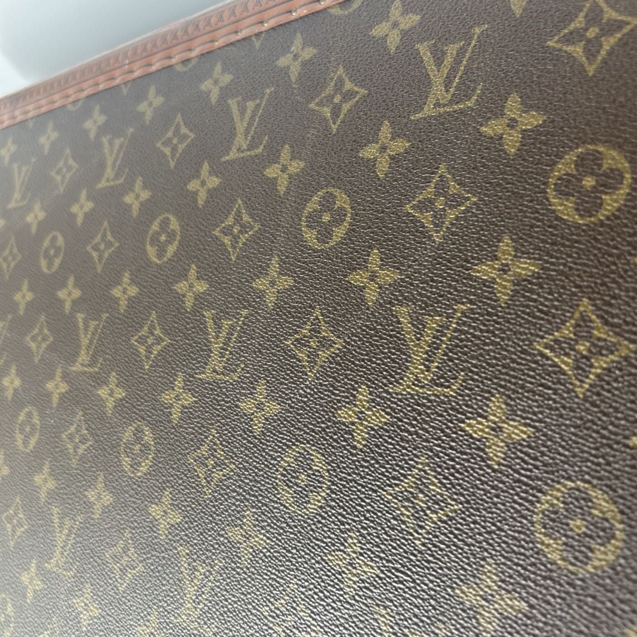 LOUIS VUITTON<br> Koffer mit Monogramm