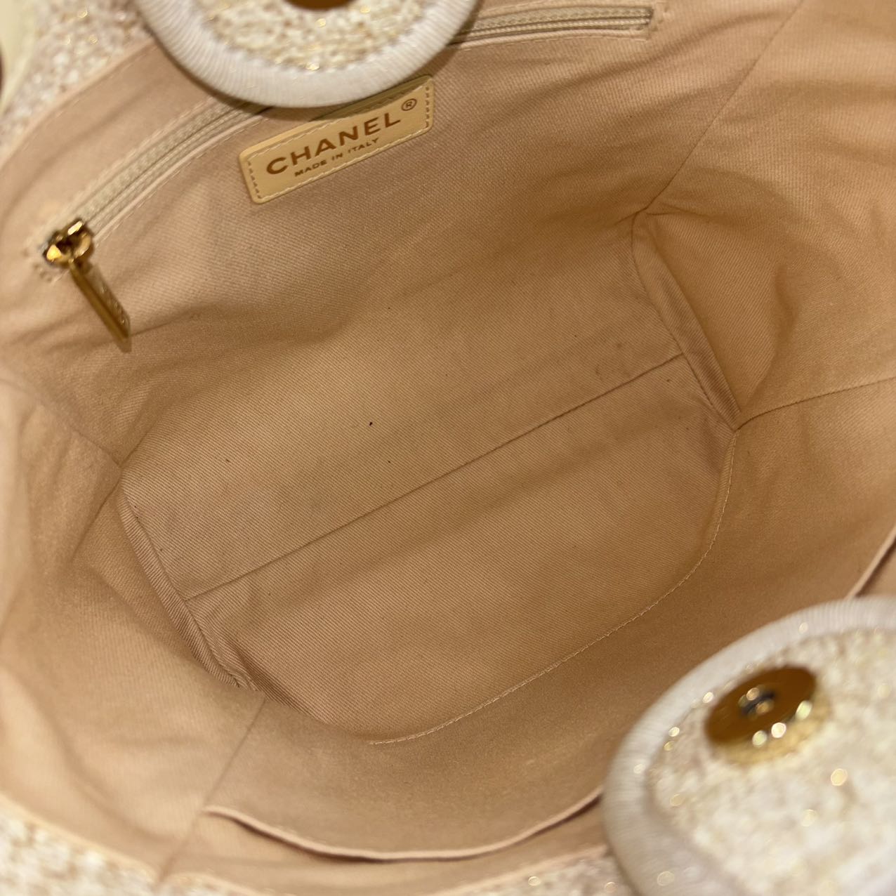 CHANEL<br> Deauville PM Tote mit Kette