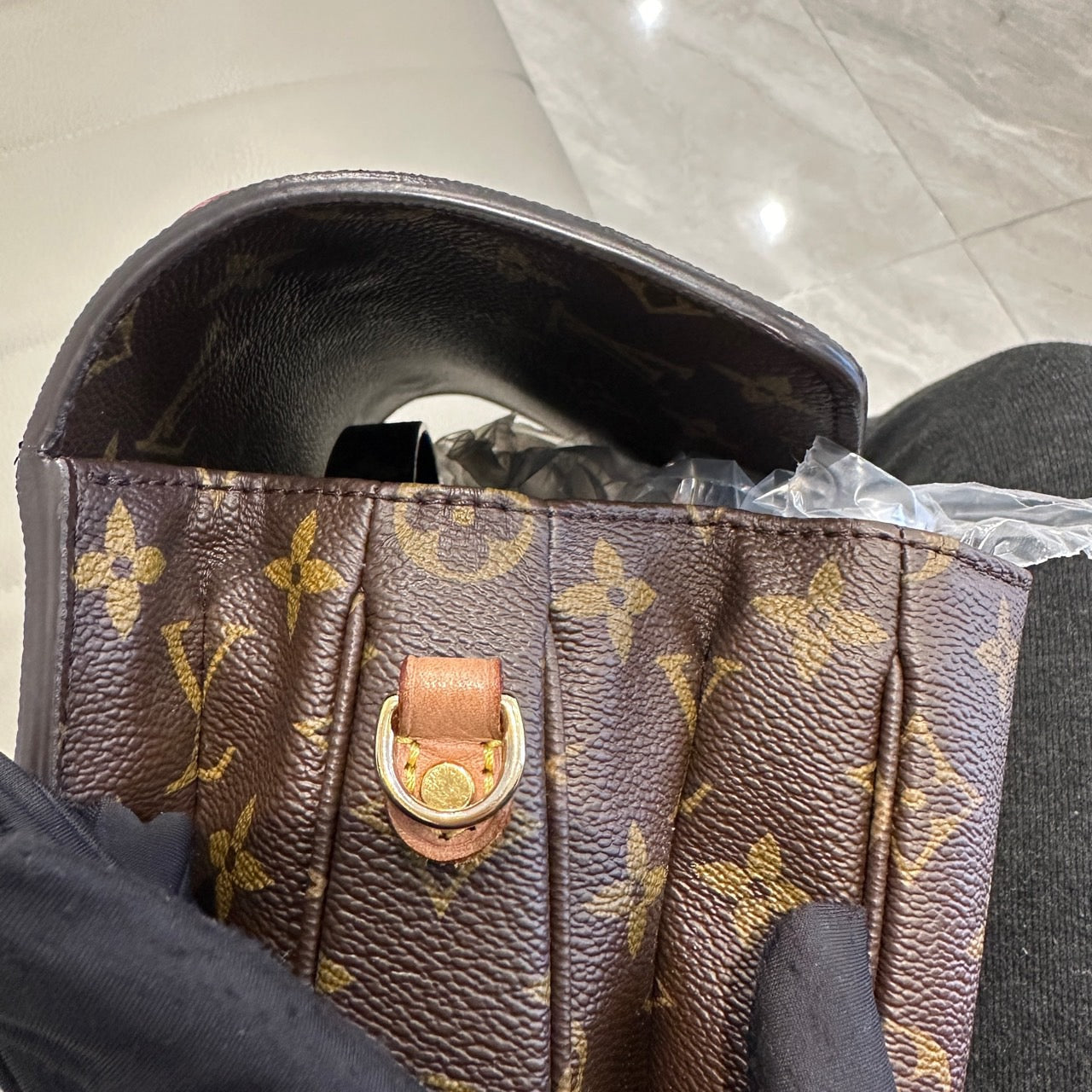 LOUIS VUITTON<br>Shoulder Bag