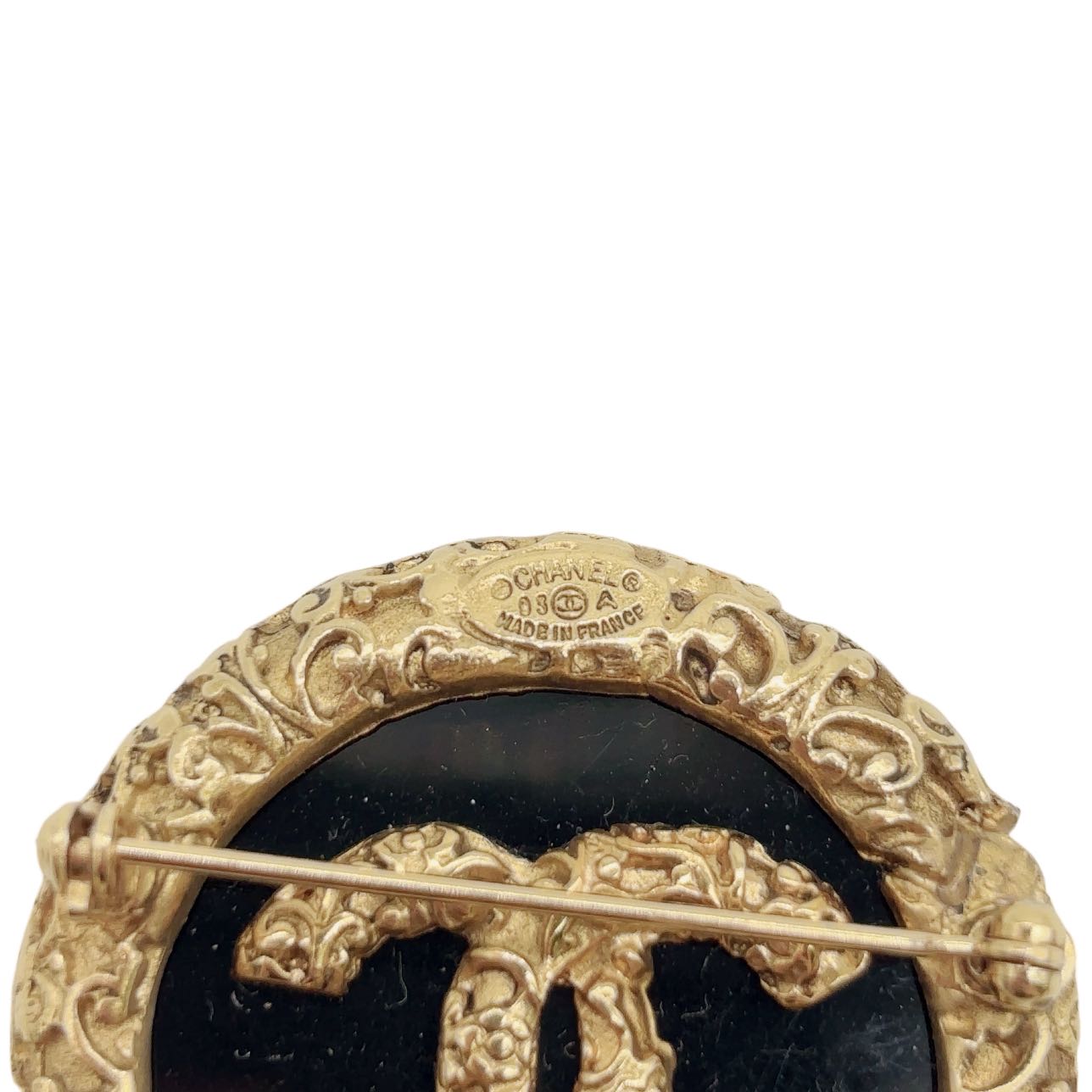 CHANEL<br> Broche CC Or