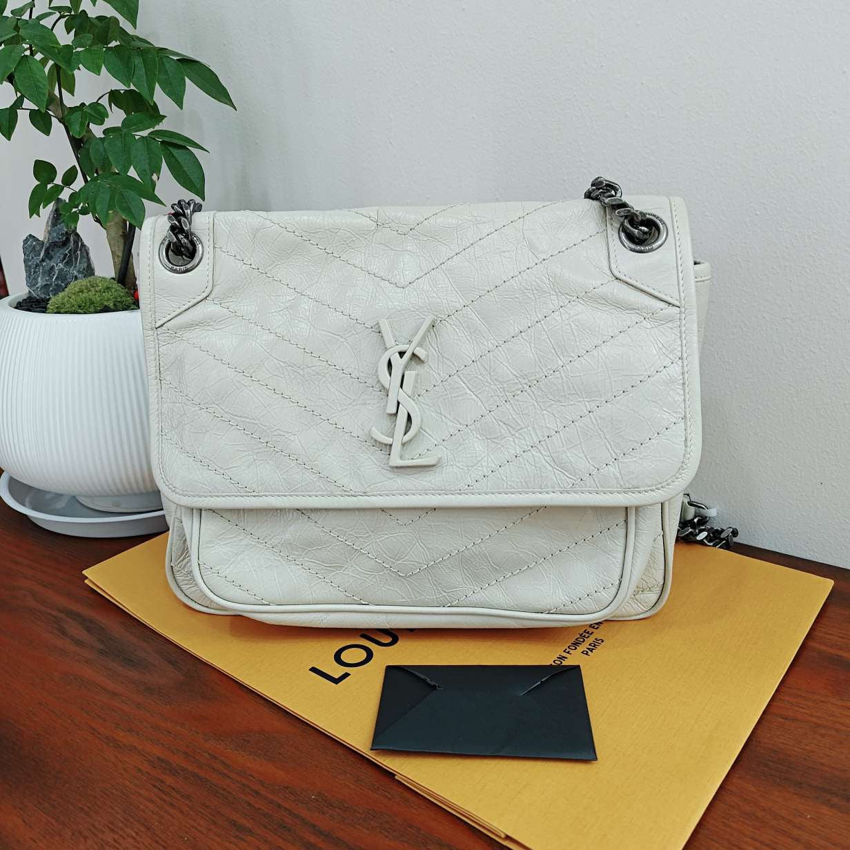 Yves Saint Laurent<br>Shoulder Bag