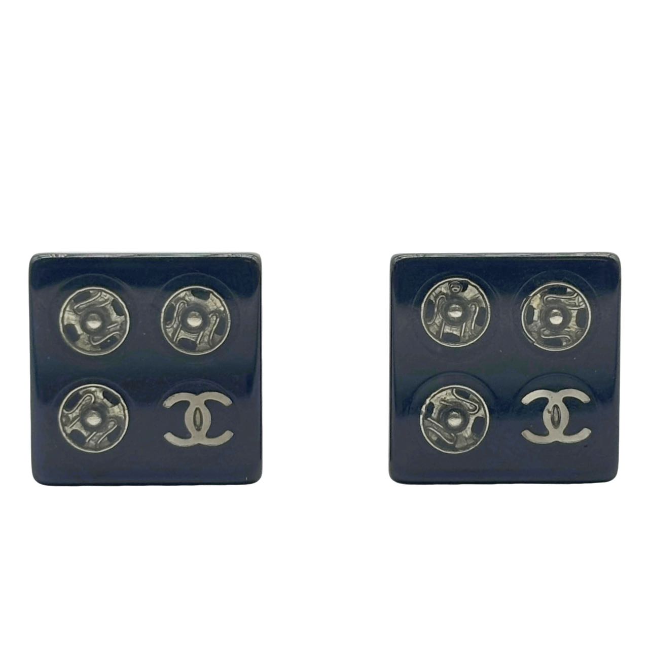 CHANEL<br> Des boucles d'oreilles