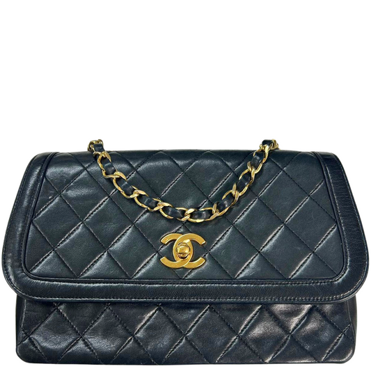 CHANEL<br> Matelassé-Umhängetasche mit Kette