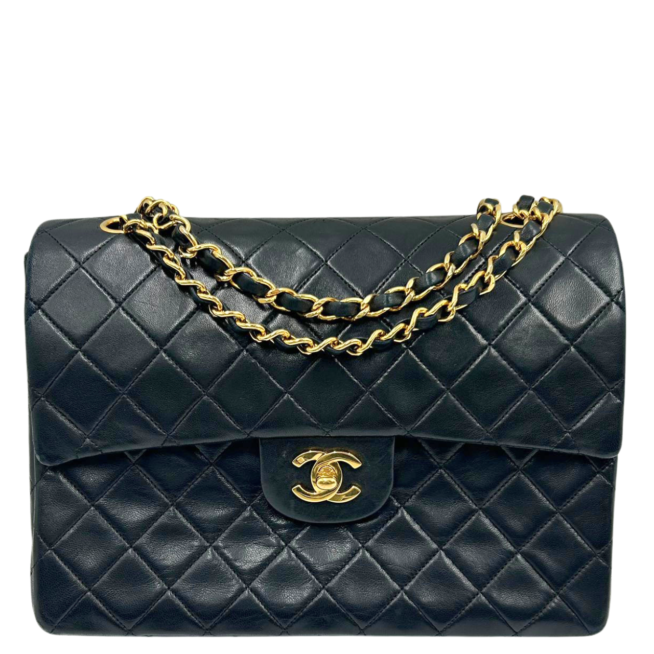 CHANEL<br> Schultertasche aus Matelassé mit doppelter Klappe und Kette