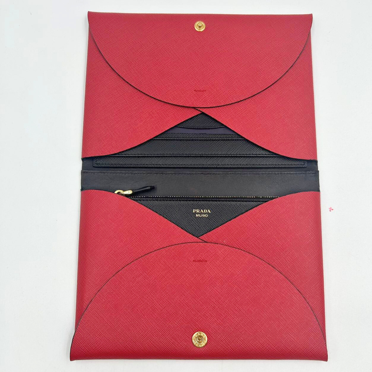 PRADA<br> Clutch aus Saffiano-Gewebe