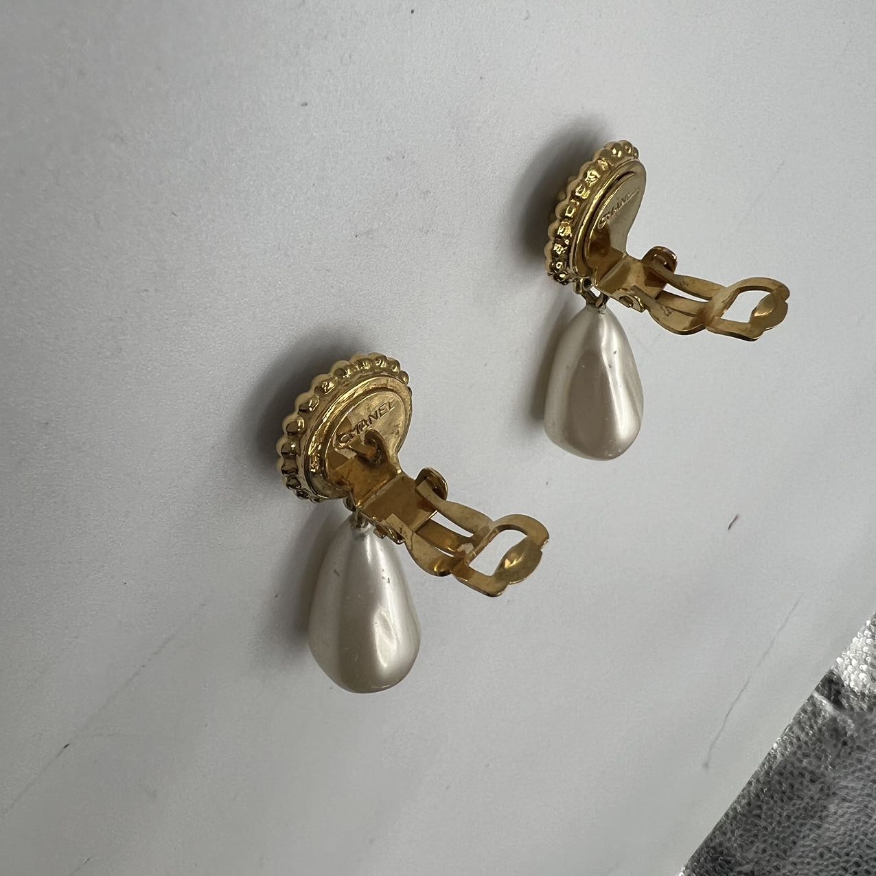 CHANEL<br>CoCo Mark Pearl Earrings