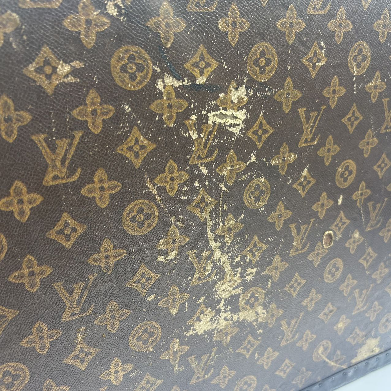 LOUIS VUITTON<br> Koffer mit Monogramm