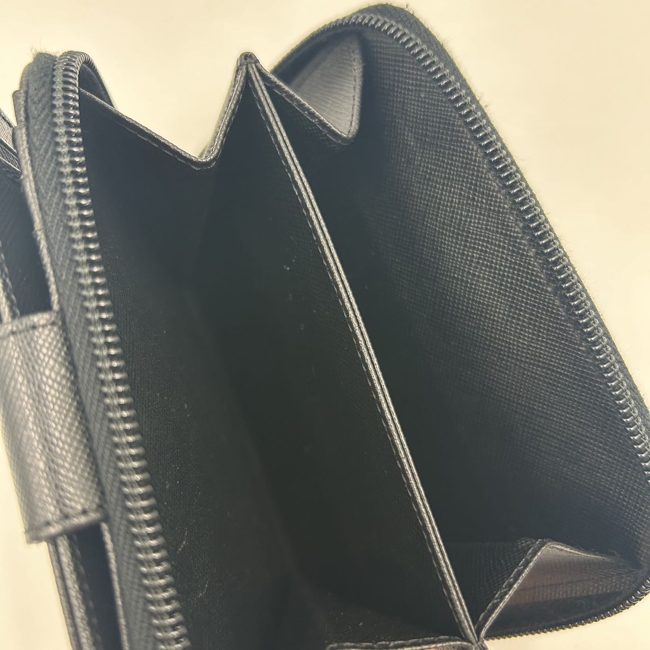 PRADA<br>Saffiano Wallet