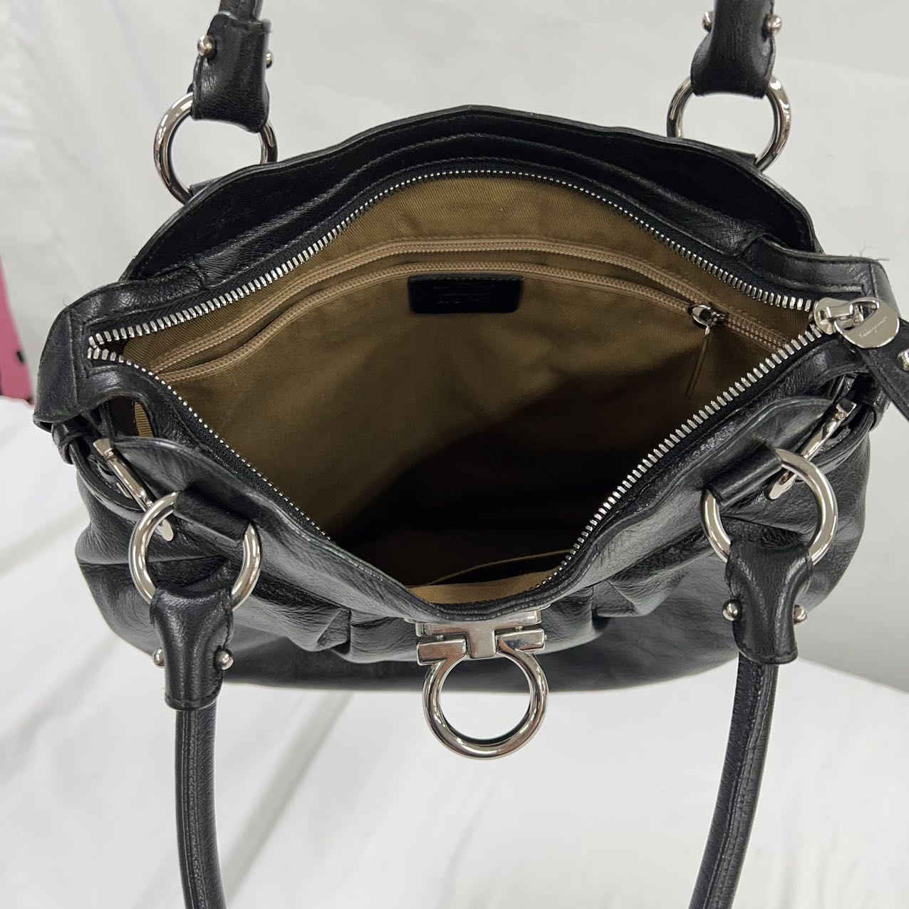 FERRAGAMO<br>Gancini Leather Hand Bag