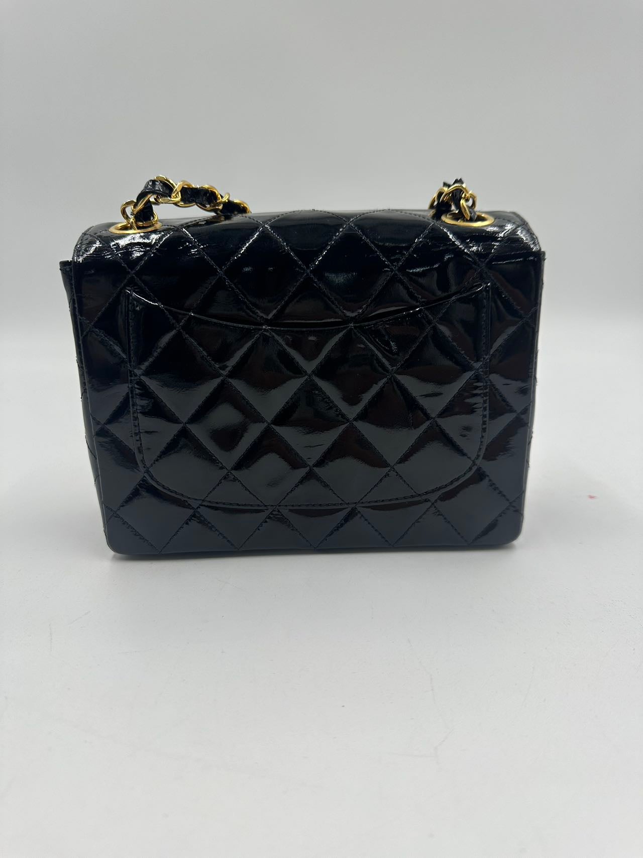 CHANEL<br> Matelassé Mini-Schultertasche mit Kette