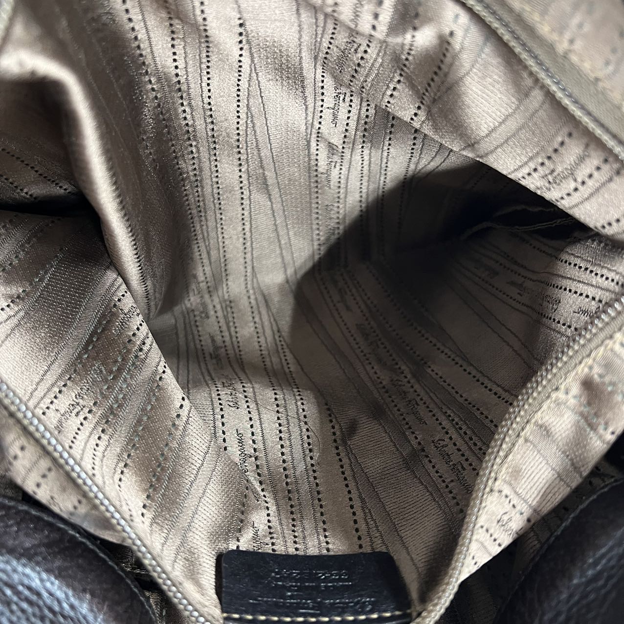 FERRAGAMO<br> Ledertasche Dunkelbraun