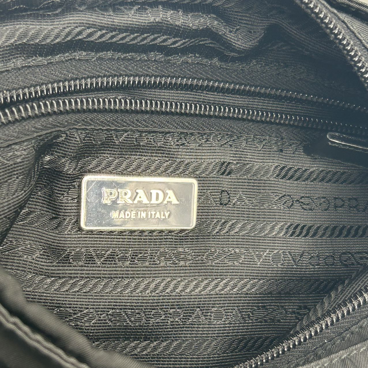 PRADA<br> Schultertasche aus Saffiano-Nylon