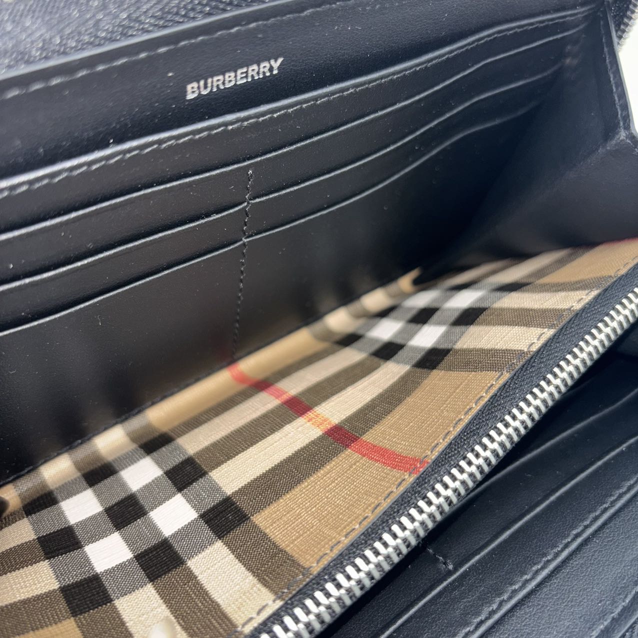 BURBERRY <br> Zippy Wallet