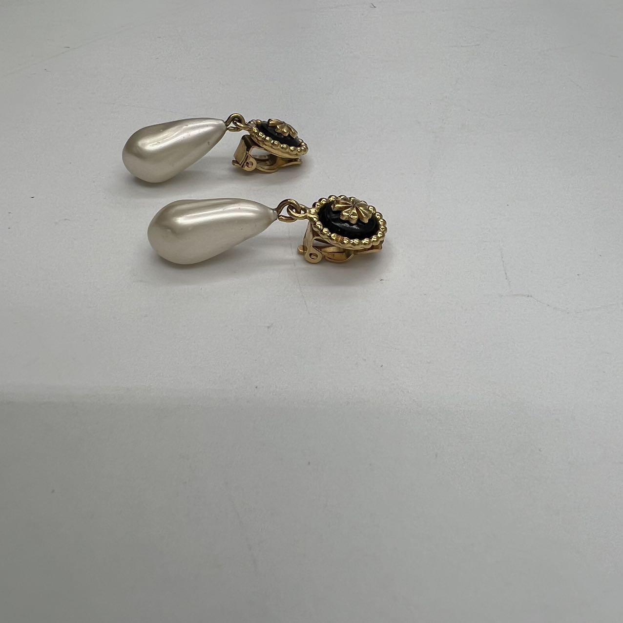 CHANEL<br>CoCo Mark Pearl Earrings