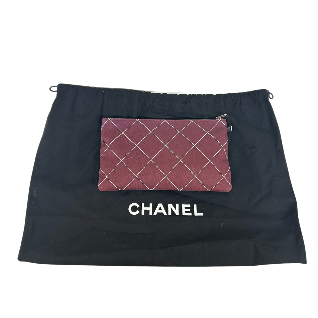 CHANEL<br> Wilder Stich auf der Straße