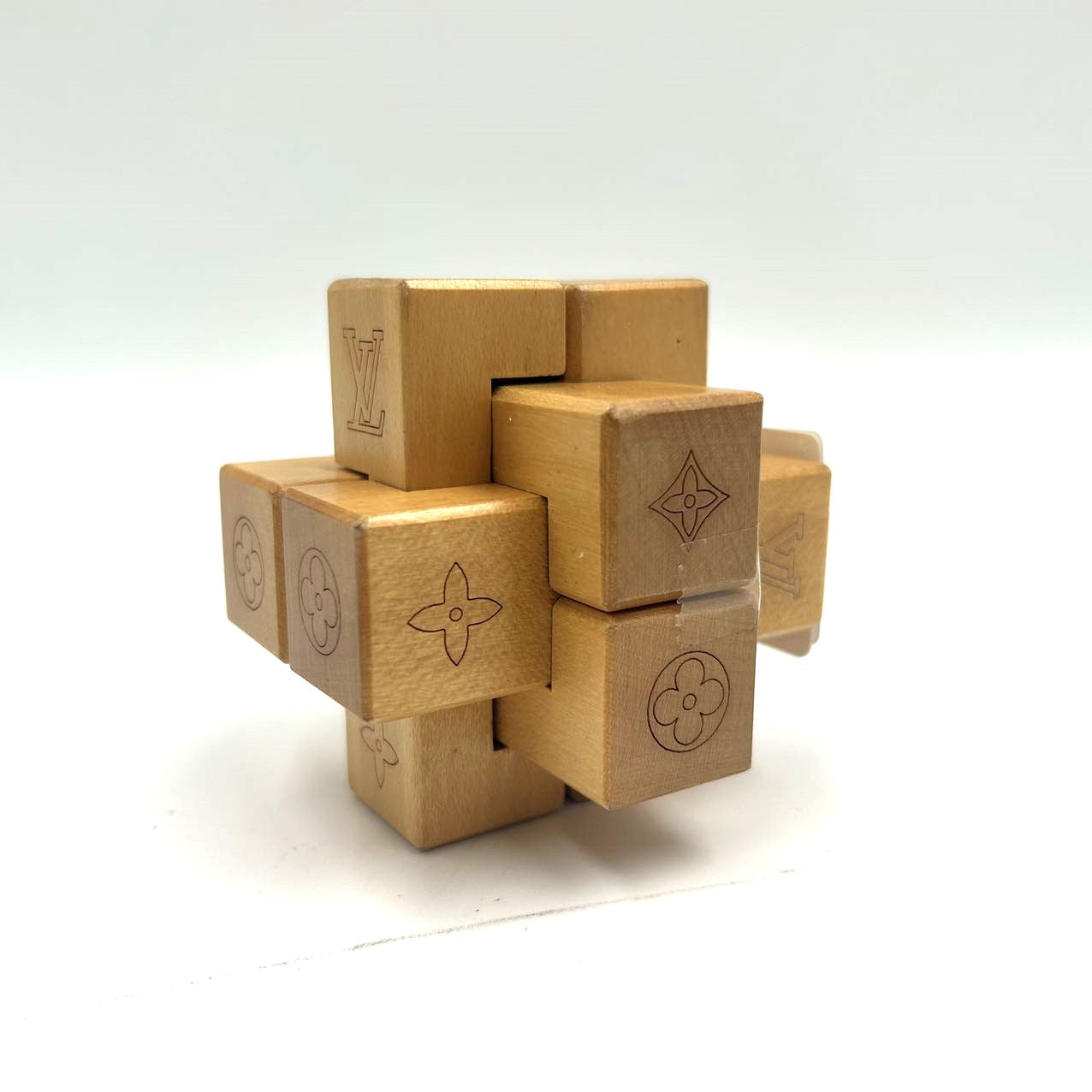 LOUIS VUITTON<br>Le Pateki Wood Cube Puzzle