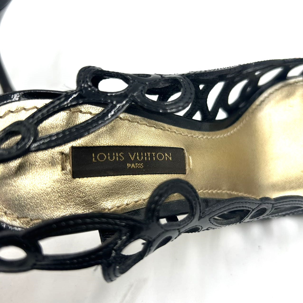 LOUIS VUITTON<br> Riemchensandalen aus Lackleder