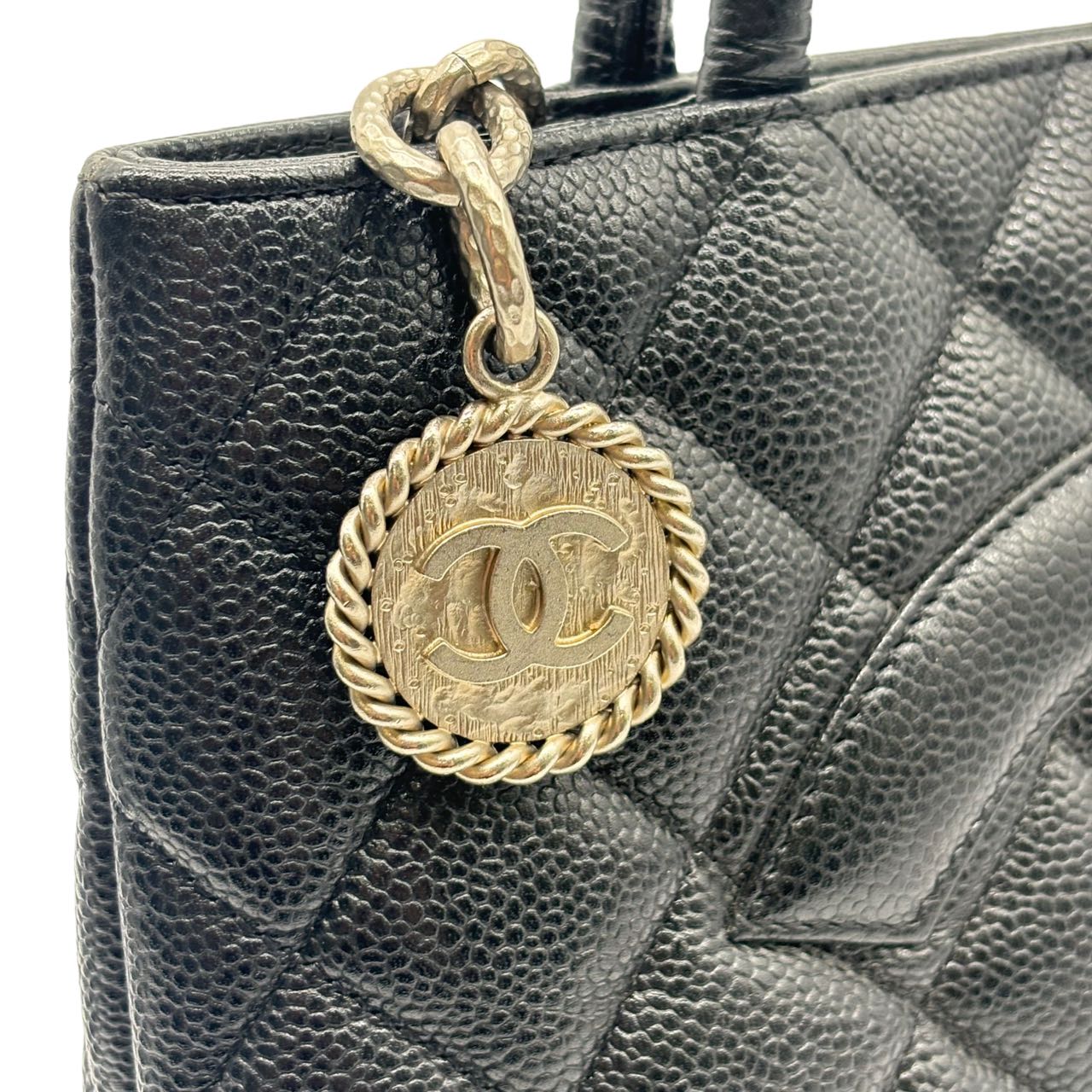 CHANEL<br> Sac fourre-tout médaillon