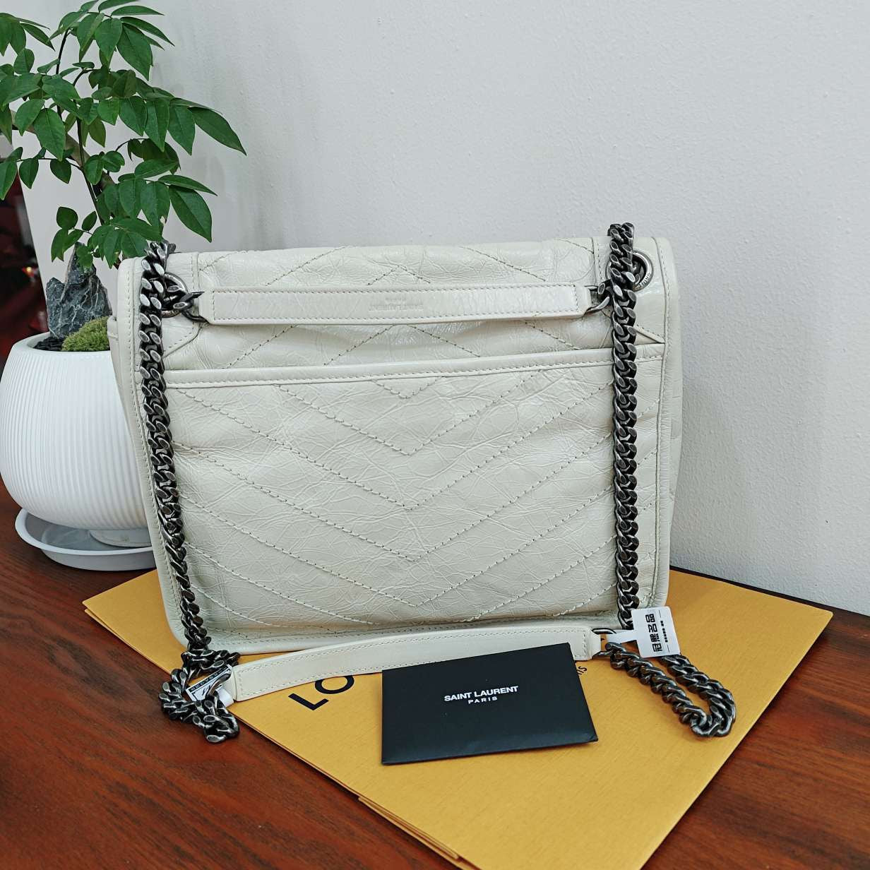 Yves Saint Laurent<br>Shoulder Bag