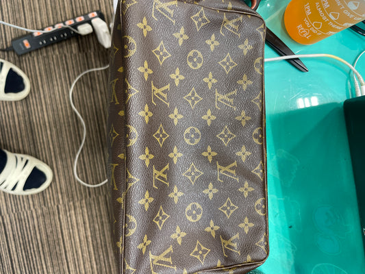 Lv toiletrie