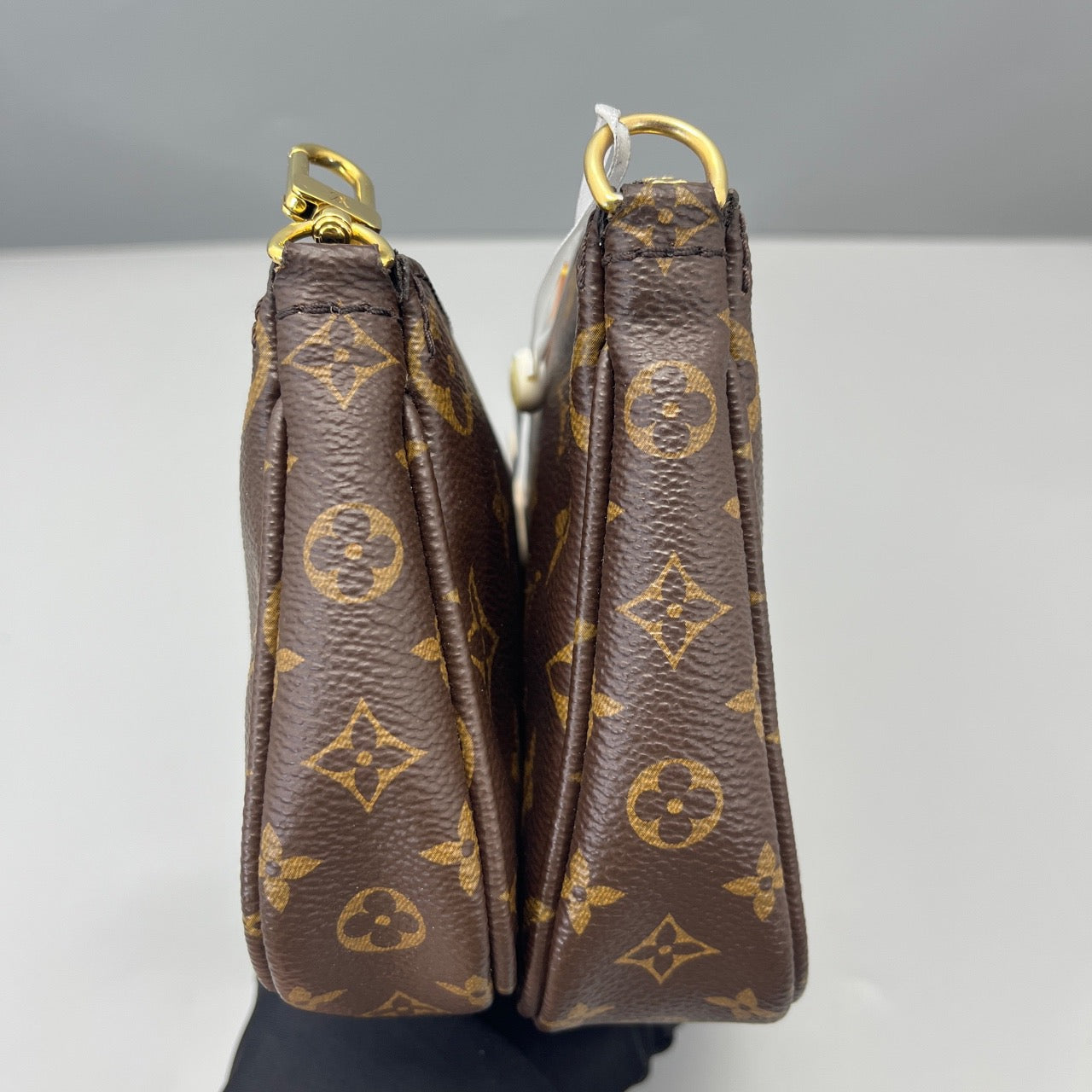 LOUIS VUITTON<br>Shoulder Bag