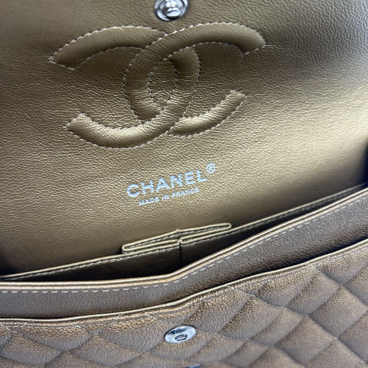 CHANEL<br> Matelassé Handtasche Beige