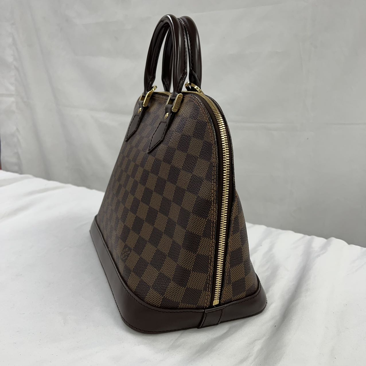 LOUIS VUITTON<br>Arma Ebene Damier Bag