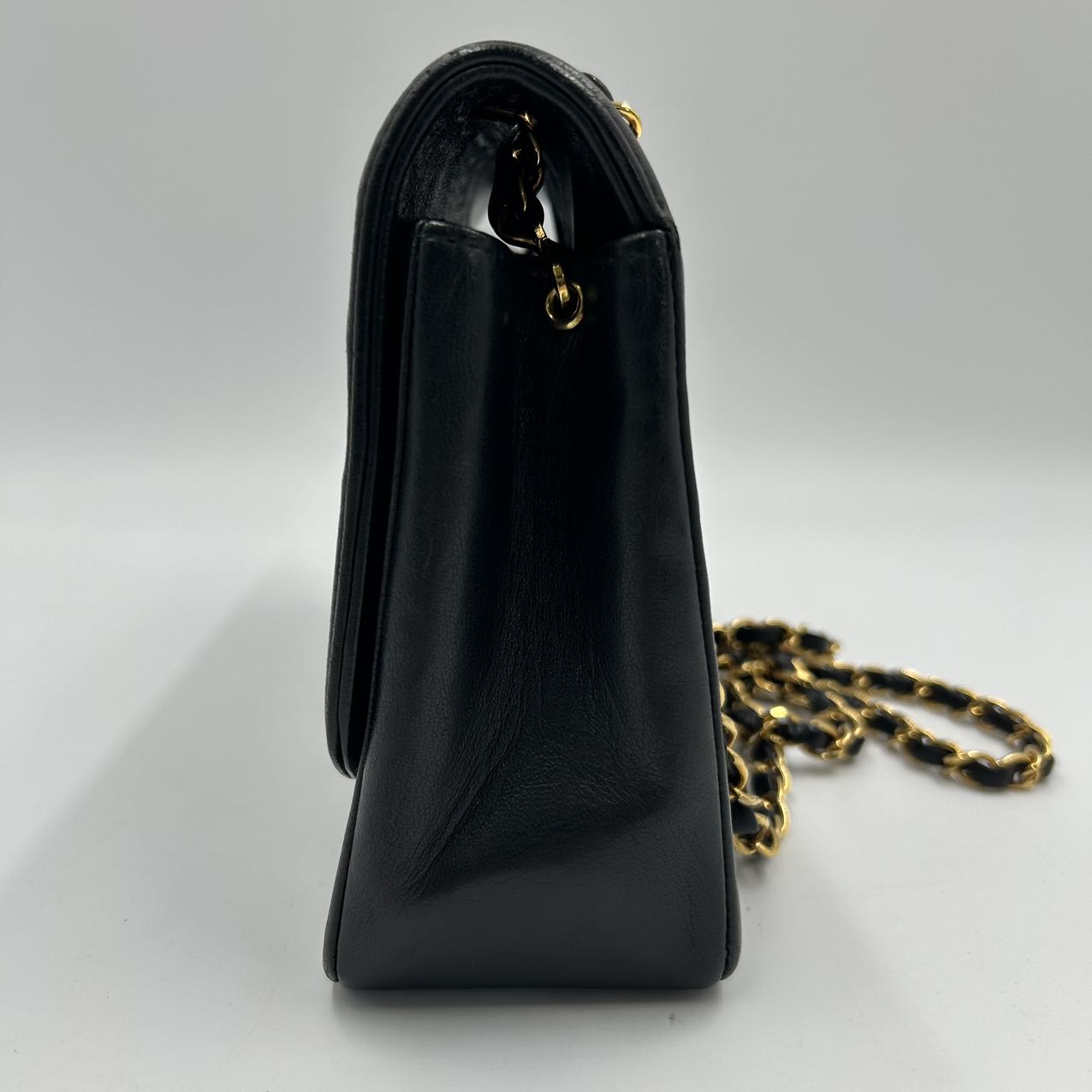 CHANEL<br>Matelasse Diana Flap Chain Shoulder