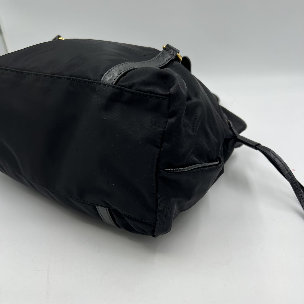 PRADA<br> Tragetasche aus Nylon in Schwarz