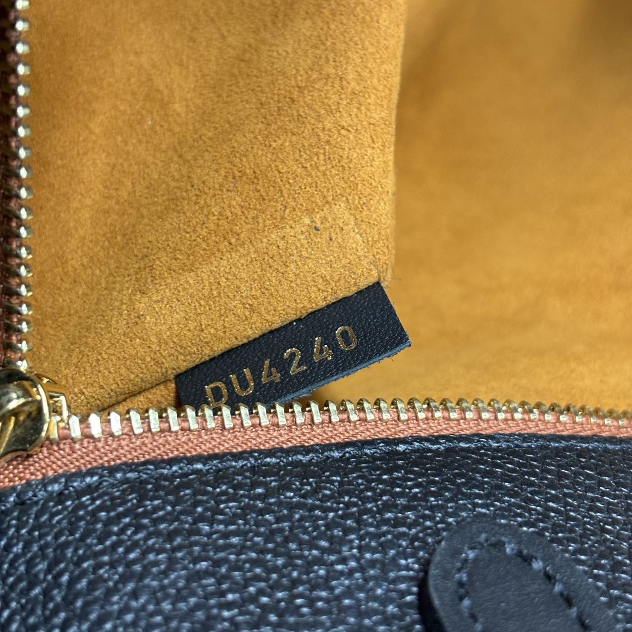 LOUIS VUITTON<br> Monogramme en déplacement GM